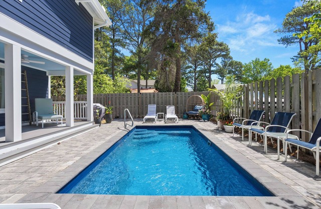 Luxury 6BR-5.5BA, heated pool, firepit, 2 porches, sheets/twls, beach/baby gear