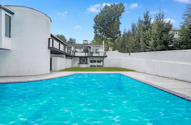 Luxury 6BR Contemporary Retreat with Pool, Gym & Dual Balconies – Near NYC
