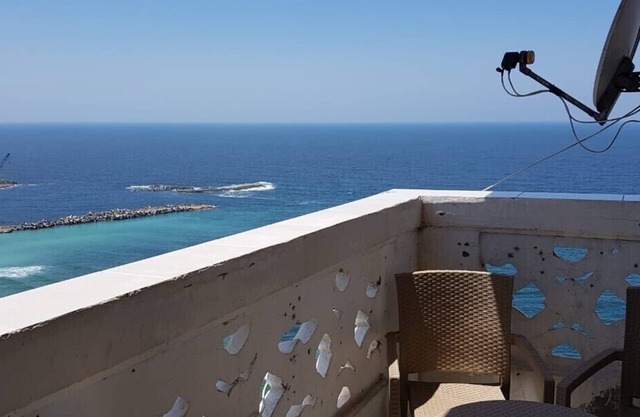 luxury apartment in CBD directly amazing beach view next to Hilton hotel