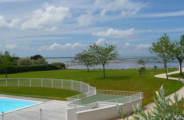 Luxury apartment with direct access to the beach pool near thalassotherapy