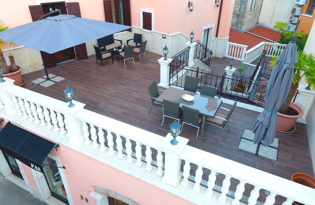 Luxury Apartment in exquisite Bed & Breakfast Villa Hasi in center of town !