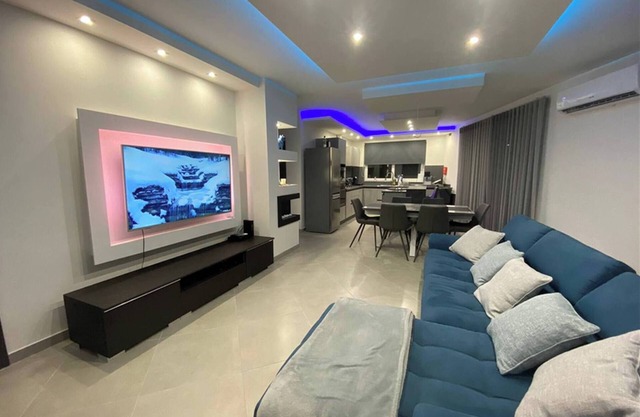 Luxury Apartment in Gzira close to Sliema 3 BR Apartment Sleep 8