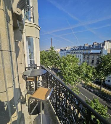 LUXURY APPARTMENT IN 7th DISTRICT WITH TOUR EIFFEL VIEW