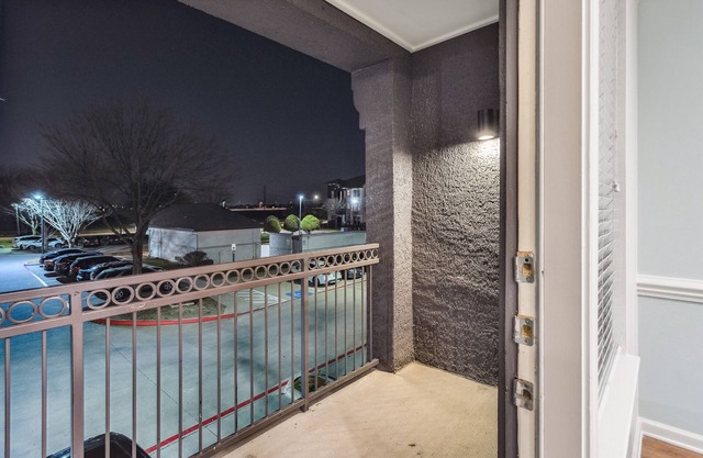Luxury Apt with Eco-Friendly Touches & Garage Parking