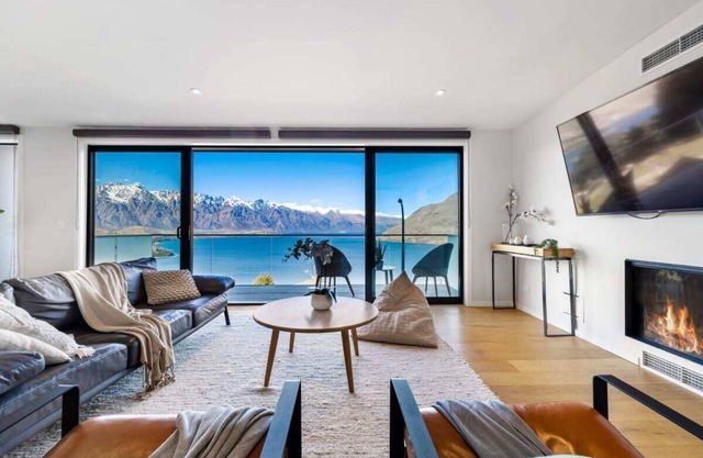 Luxury Away - Blue Water Heights-AC-Fireplace-BBQ