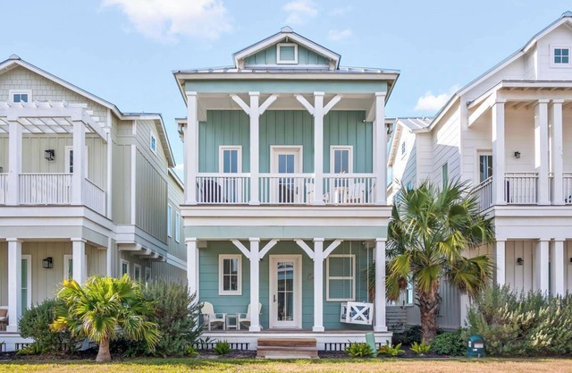 Luxury Beach Cottage on Park w/Porch Swing & Access to Great Amenities