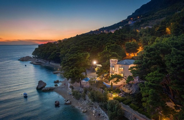 Luxury Beachfront villa Sea Palace with private pool, Jacuzzi, hot tub, sauna and gym right at the beach in Lokva Rogoznica - Omis