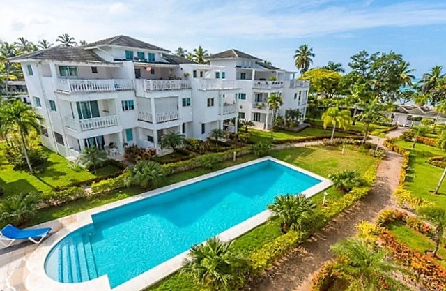 Luxury BEACHFRONT Penthouse Condo 2 Beds w/loft, Sleeps 6