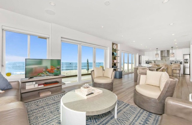 Luxury Beachfront Villa - Sand Suite