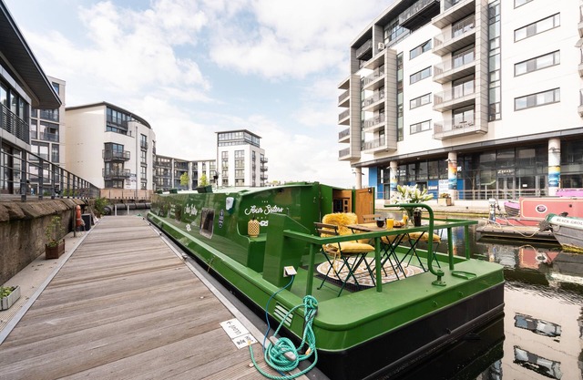 Luxury Boat, Floating Barge Accommodation