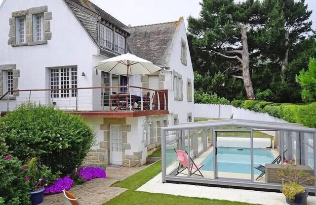 Luxury Breton villa with pool and sea view in St. Quay-Portrieux