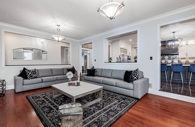 Luxury Castlemore Estate Spacious Lot With Parking