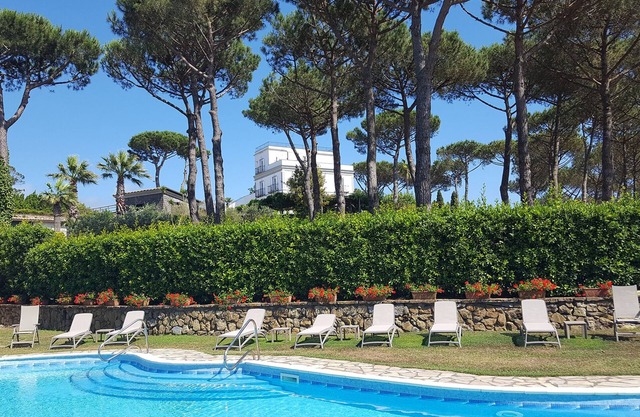Luxury central located Villa Jasmine for 30 people