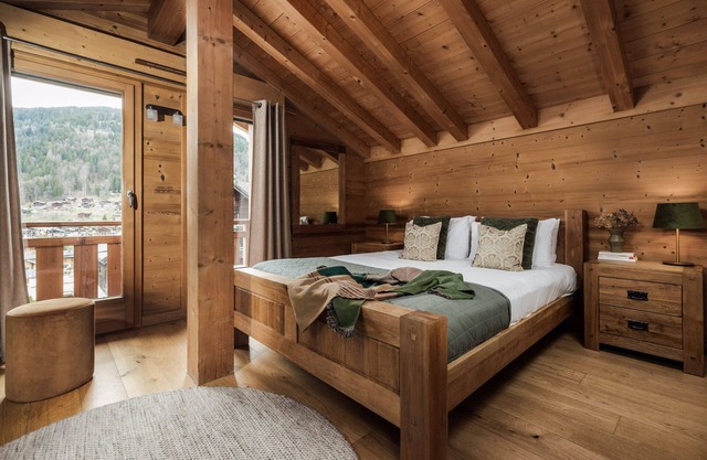Luxury Chalet | Sleeps 14 | Jacuzzi & Sauna | 4 minute walk to telecabins