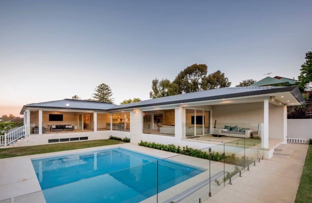 Luxury Coastal Hamptons - 6 Bedrooms, 4 Baths, Large Pool & Parkland
