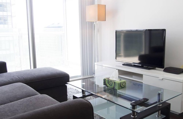 Luxury Condo Near CN Tower, Rogers Center, Ripley's Aquarium