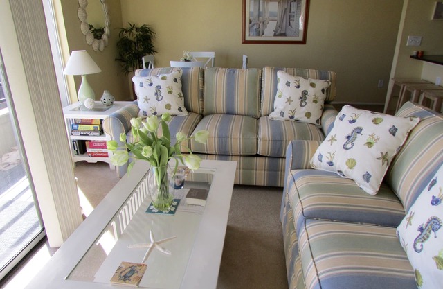 Luxury Condo, Prime location 1.5 Blocks From Ocean, Pool and Off street parking