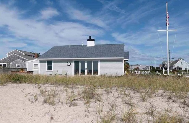 Luxury Cottage on the Beach! RPMS058