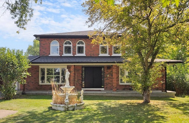 Luxury Country Estate in Stouffville | Huge Yard Sunroom Games & Family Fun