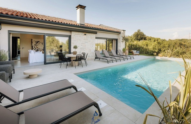 Luxury Designer Villa with Pool for Up to 6 Guests – Frata, Istria
