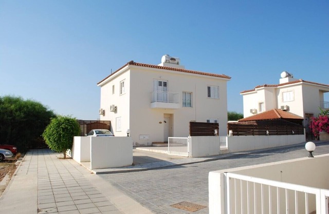 Luxury detached villa with private pool,near sandy beaches with wifi