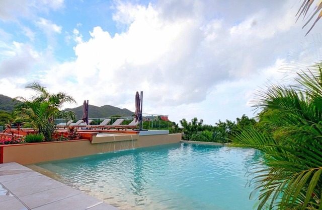 Luxury duplex with private pool, equipped kitchen and Wi-Fi in Anse Marcel
