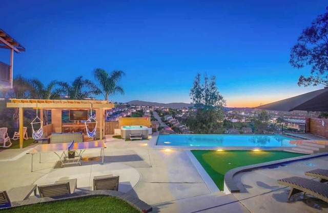 Luxury Estate - Sleep 24 - Infinity Pool & Hot Tub