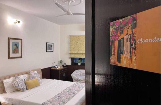 Luxury Garden Villa in Noida 3BR +B/f