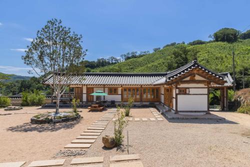 Luxury Hanok Sangseon Heritage Hanok