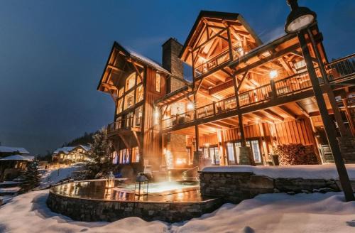 Luxury heli-ski chalet