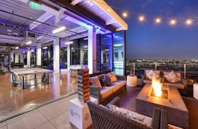 Luxury high-rise DTLA with VALET PARKING