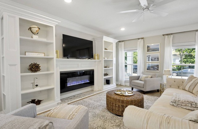 Luxury Home Walk to Beach/Restaurants EV Charger/new construction built 2022