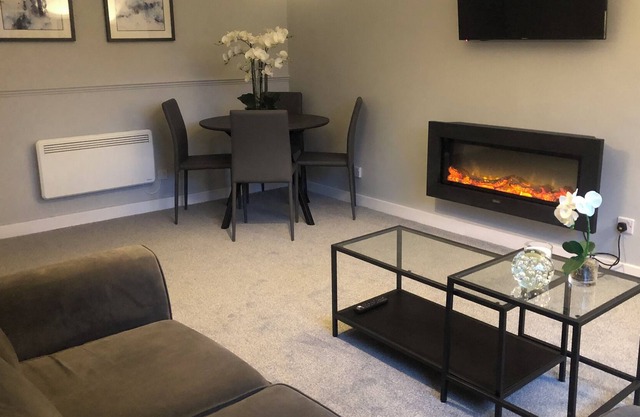 Luxury Hotel Style 2 Bedroom Apartment in Sth Queensferry Views to Forth Bridge