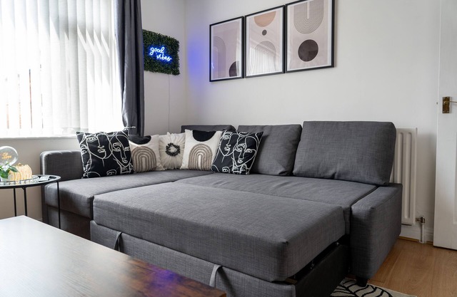 Luxury house,3 Beds Free Parking