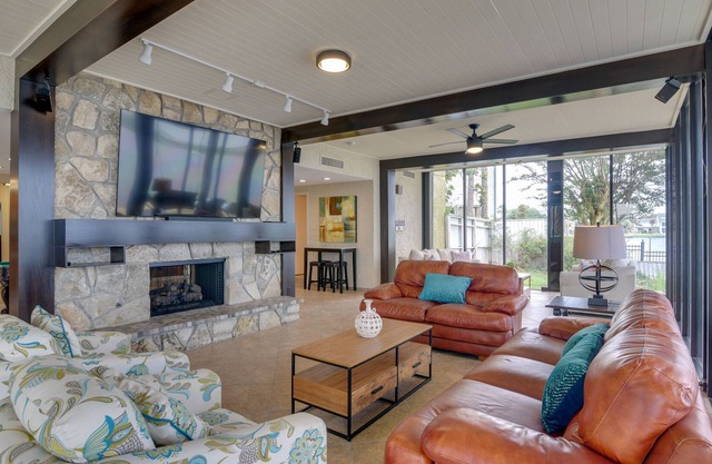 Luxury Houston Vacation Rental on Clear Lake!