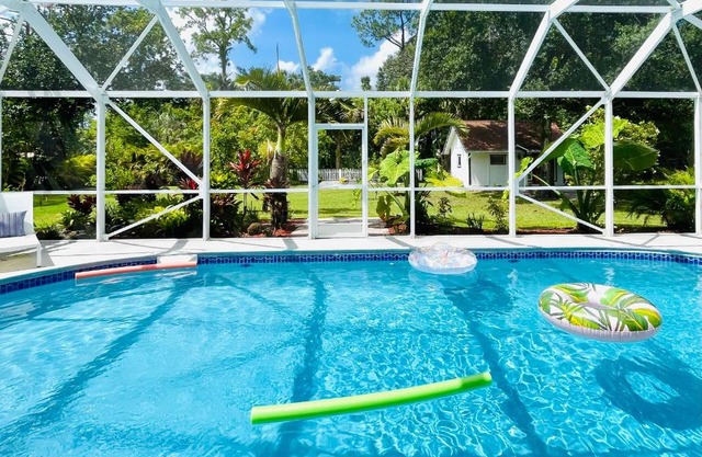 Luxury Jupiter Farm Getaway Pool, BBQ, Game Shed