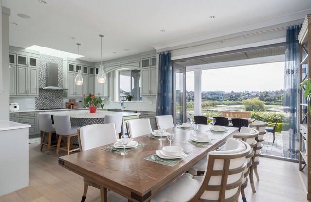 Luxury Lakeview Retreat – Morgan Creek Golf Stay