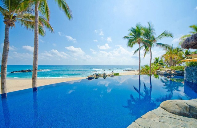 Luxury Living by the Pool, Cabo San Lucas Mansion 1004