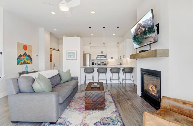Luxury Loft 4 I Hot Tub I Great Views I Best Price I Discounted Attractions