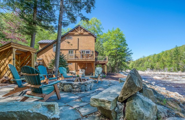 Luxury Loon Mountain Home on the Pemi River - Walk to Ski Lifts