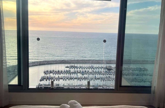 Luxury Marina Mini-Penthouse