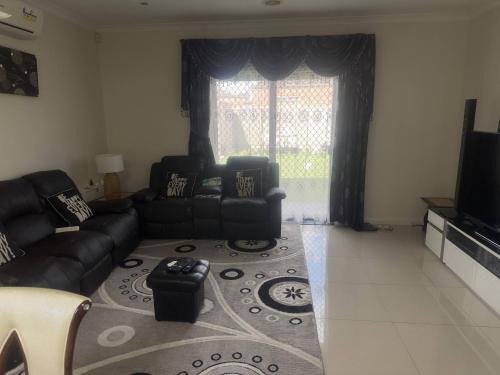 Luxury Melton House Room 1