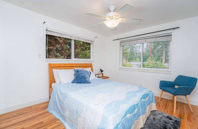 Luxury Mercer Island Home - Stunning Layout, Spacious Bedrooms & Private Deck - Prime Location