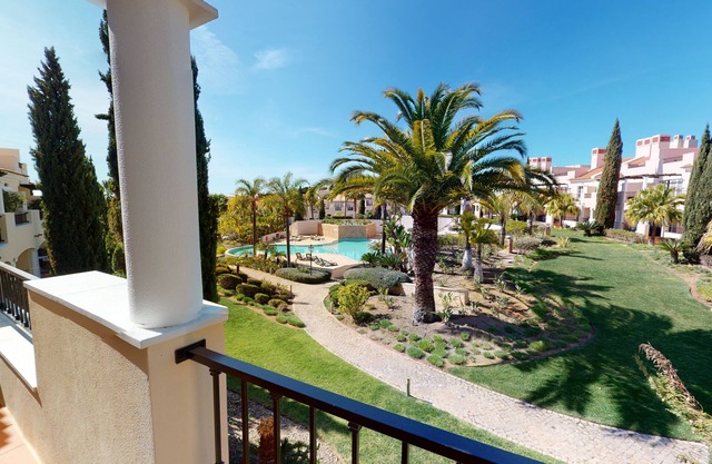 Luxury Modern 2 bed Apartment in the Exclusive Palmyra Resort