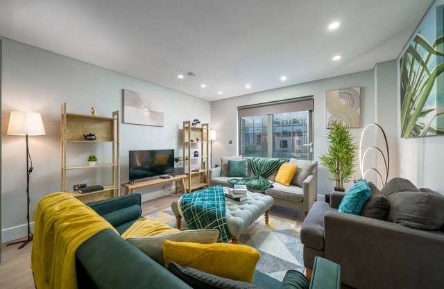 Luxury Notting Hill on Canal at City of Westminster beside portobello market