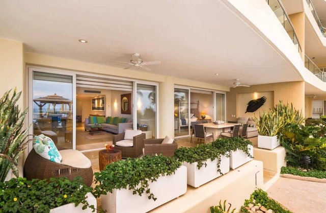 Luxury Oceanfront Condo & Infinity Pool