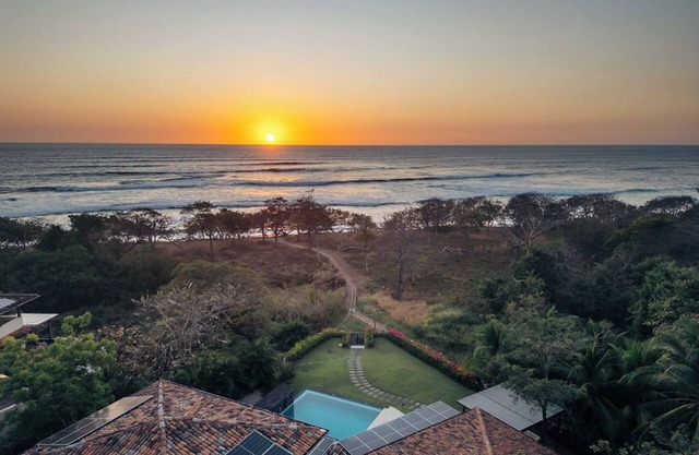 Luxury Oceanfront Villa with Direct Beach Access. Hacienda Pinilla. Tamarindo.