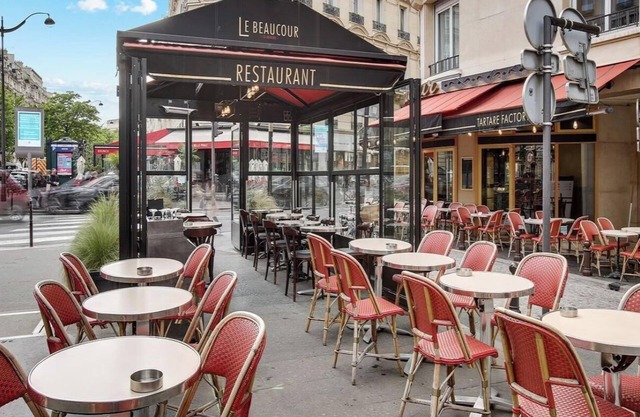 LUXURY PARISIAN RETREAT NEAR CHAMPS-ÉLYSÉES WITH PANORAMIC VIEWS - 210 SQM