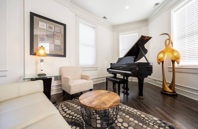 Luxury Penthouse with Steam Room, Elevator