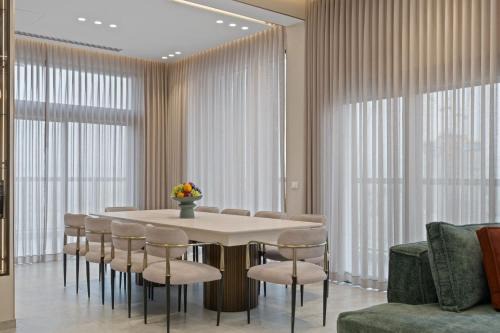 Luxury Penthouse with Fabulous Views By Isrentals